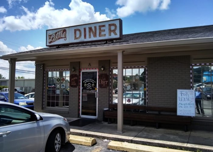 Sink Your Teeth Into Juicy Goodness At The Iconic Burger Stand In Alabama, Little Diner