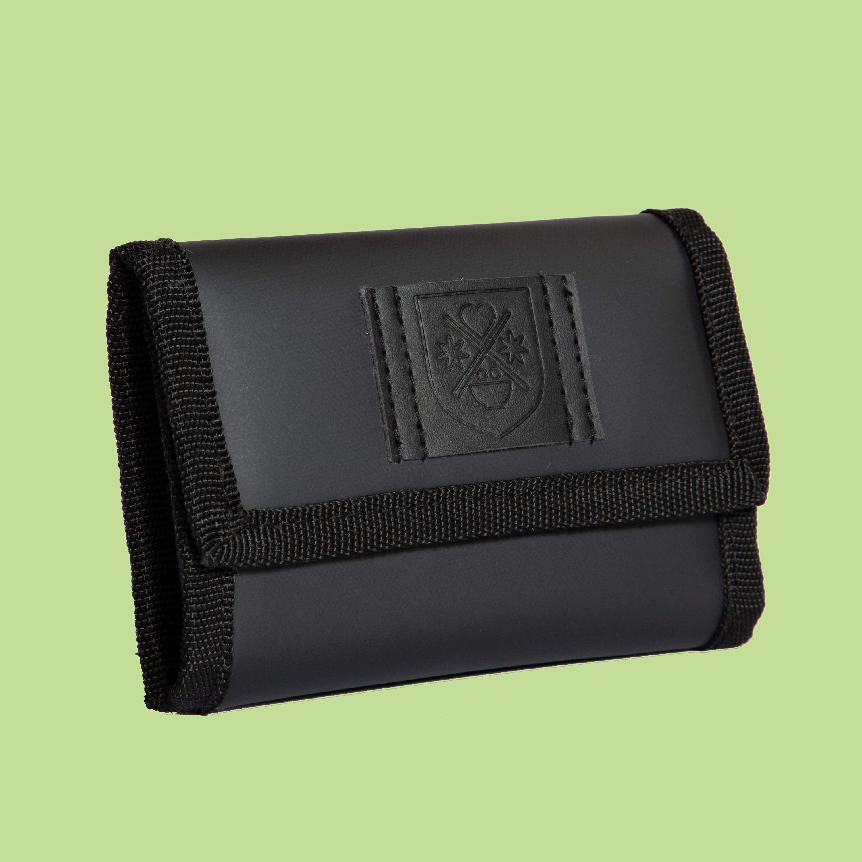 Monochrome wallet