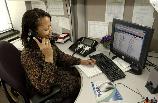 A Cancer Information Service staffer receives an inquiry from a customer on the telephone.