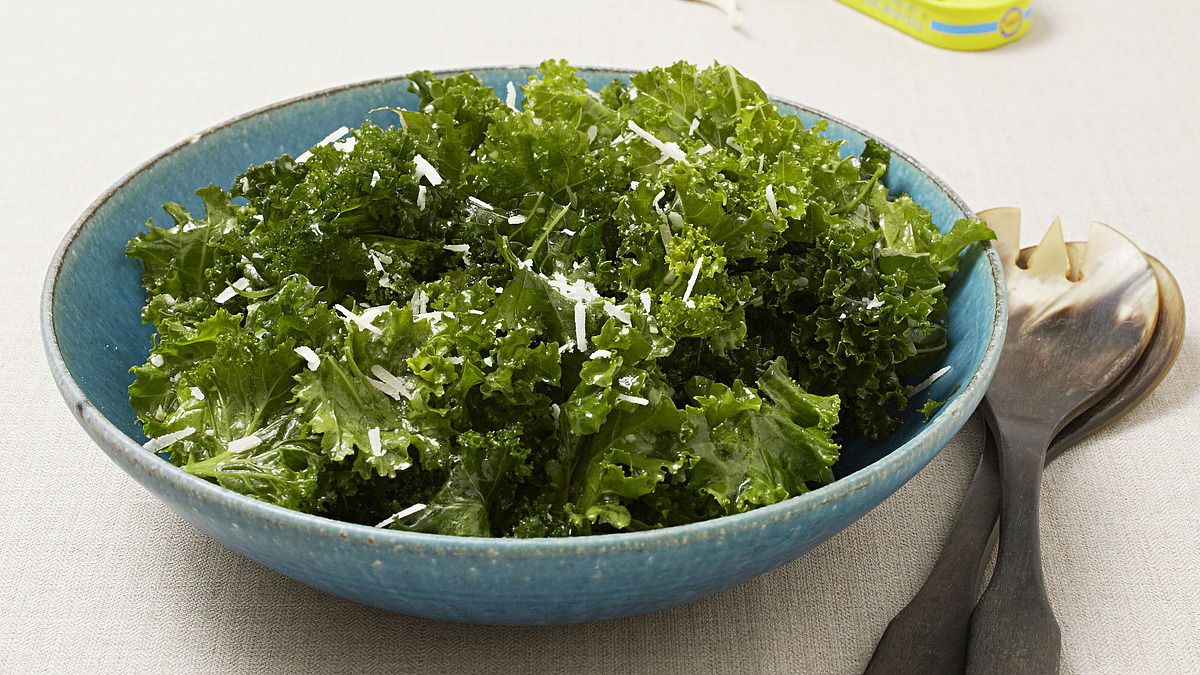 Massaged kale salad