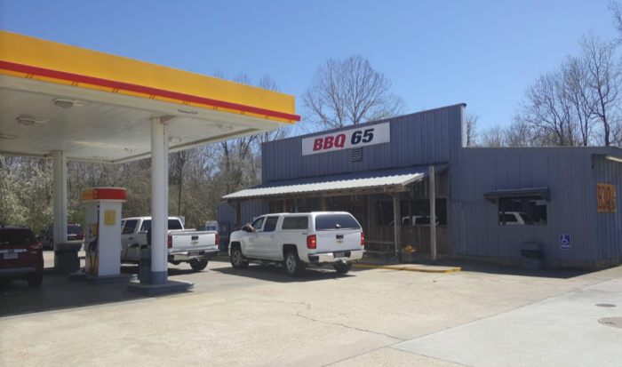 The Best BBQ In Alabama Actually Comes From A Small Town Gas Station