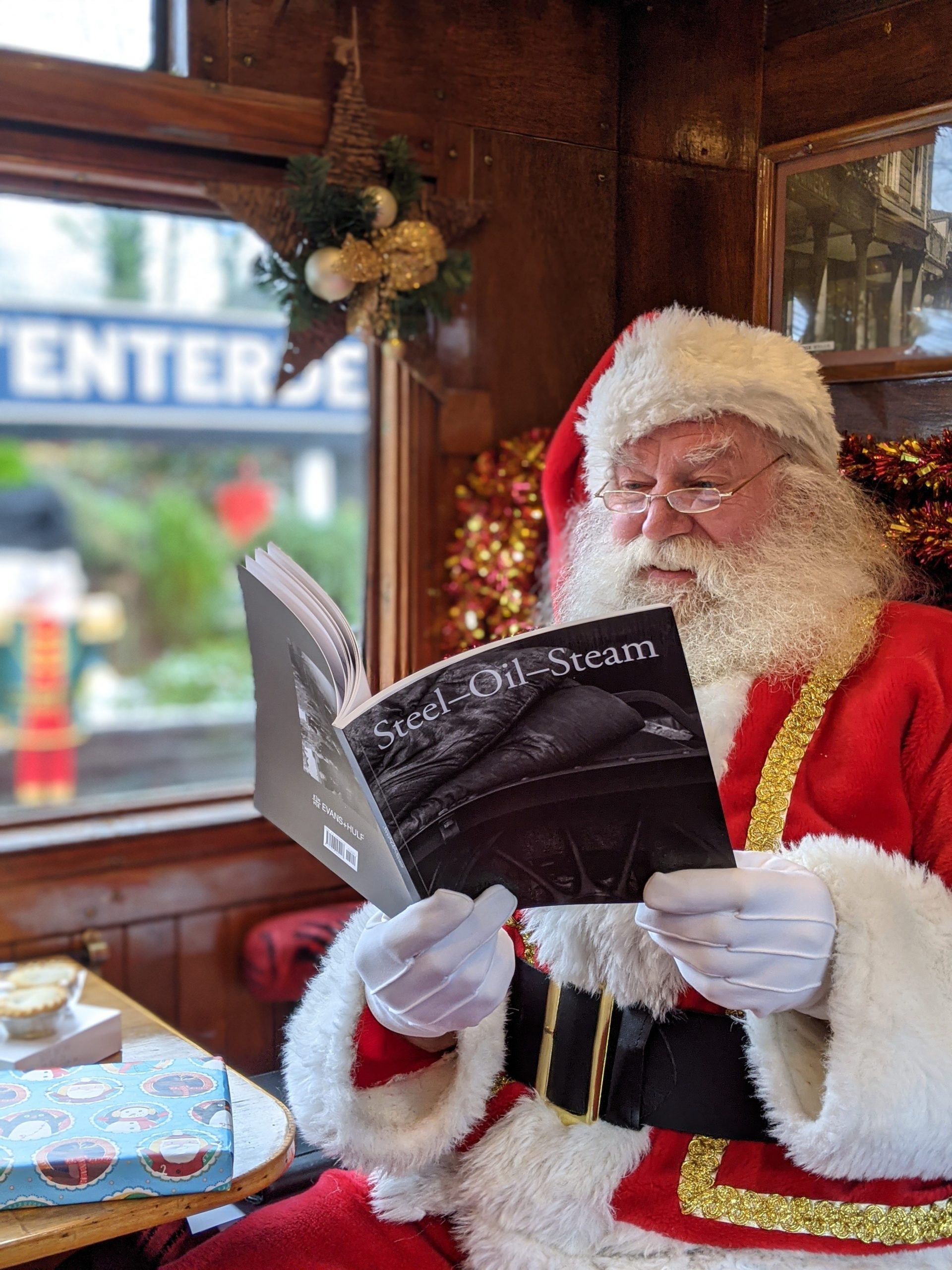 santa reads book