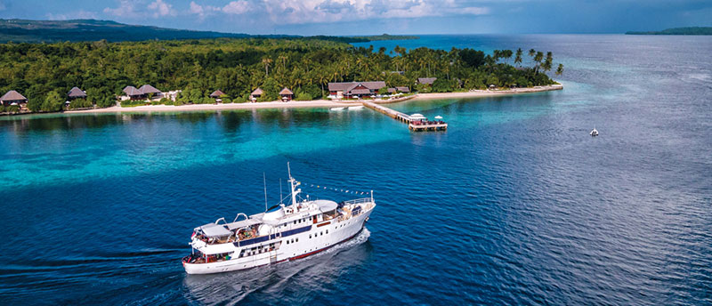 Wakatobi Resort and Pelagian Dive Yacht