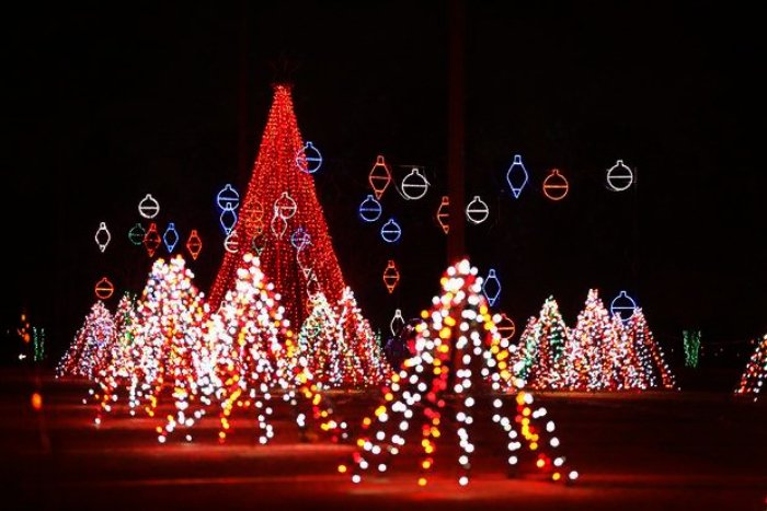 Alabama''s Enchanting Christmas Nights Of Lights Holiday Drive-Thru Is Sure To Delight