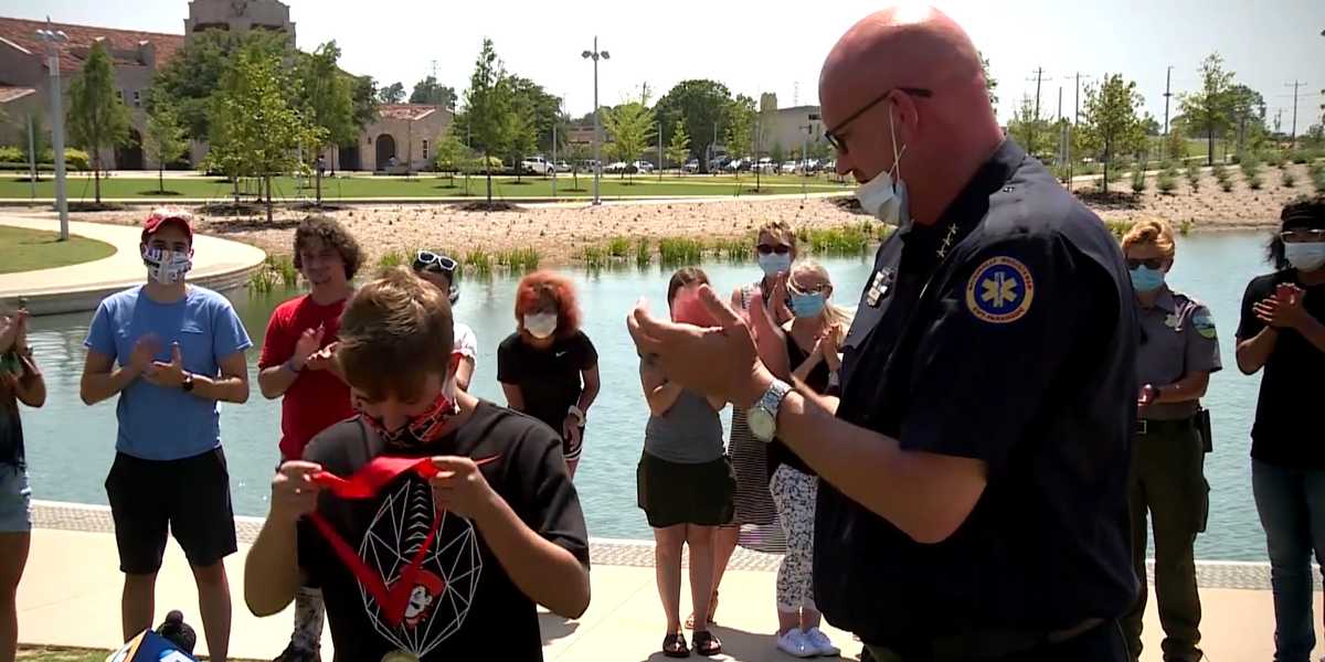 A teenager who saved a child from drowning at a park is hailed a hero by his community.