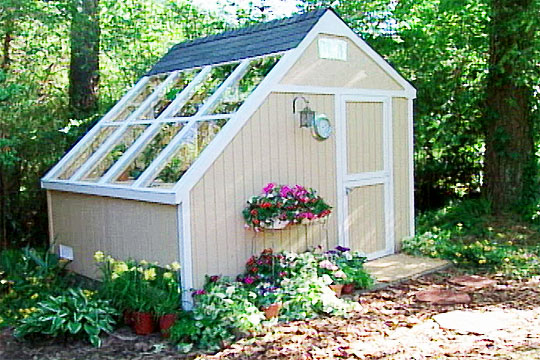 This Solar Garden Shed, Built from a Kit, Doubles as a Greenhouse - screenshot