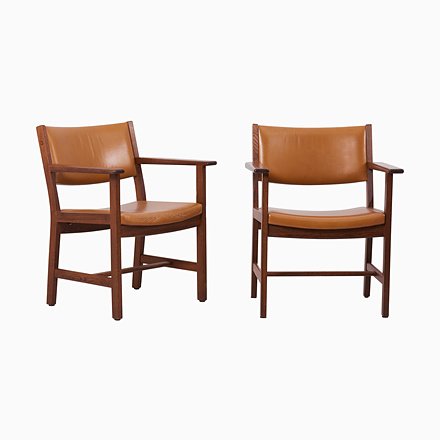 Image of GE Armchairs in Leather by Hans J. Wegner for Getama, Denmark, 1960s, Set of 2