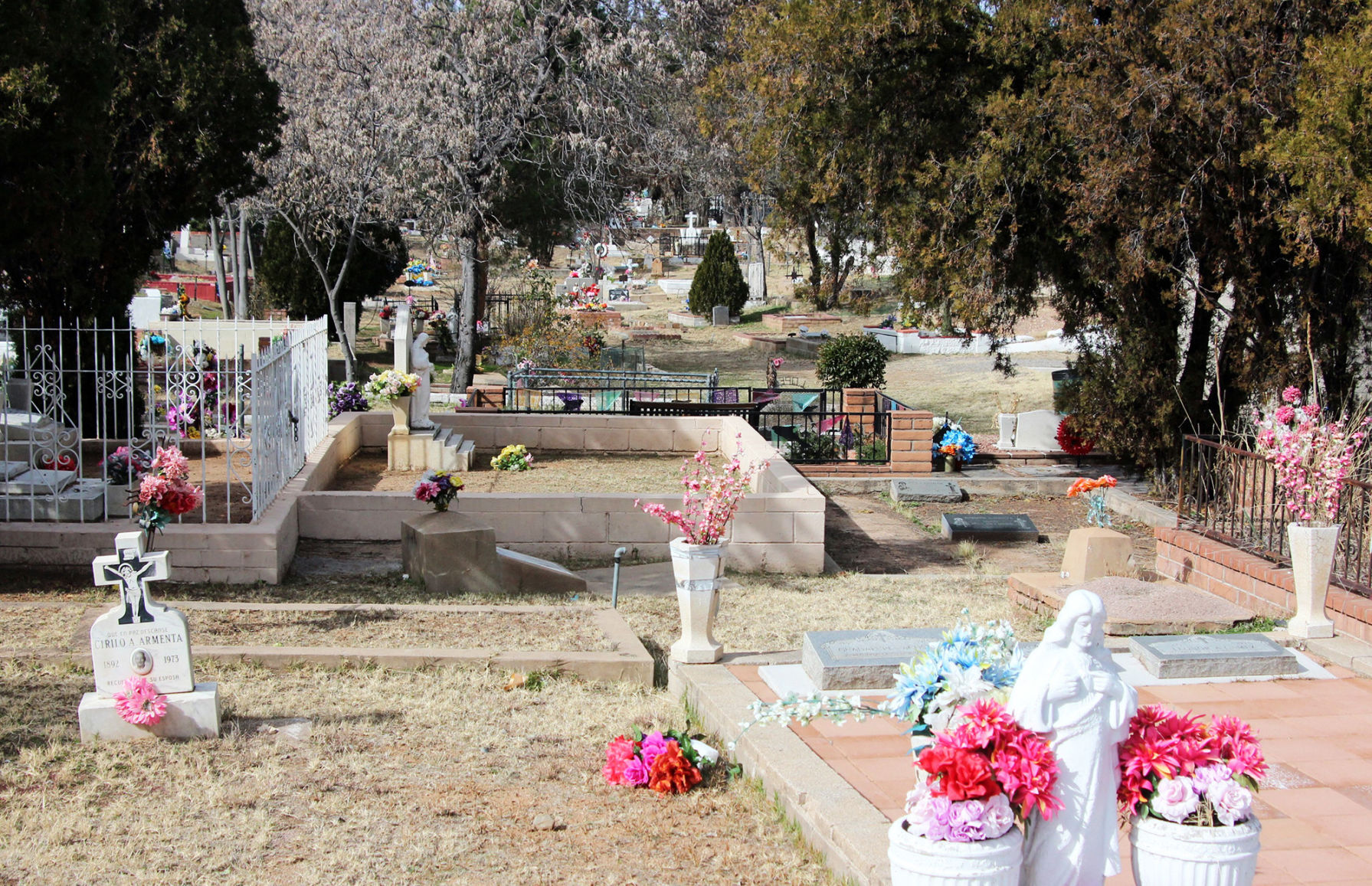 Ciudad busca soluciones para lotes de cementerios de doble venta