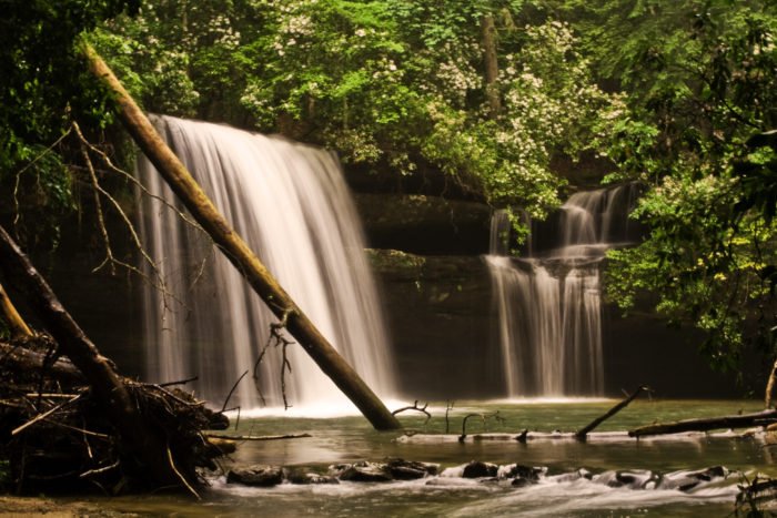 The Ultimate Bucket List For Anyone In Alabama Who Loves Waterfall Hikes