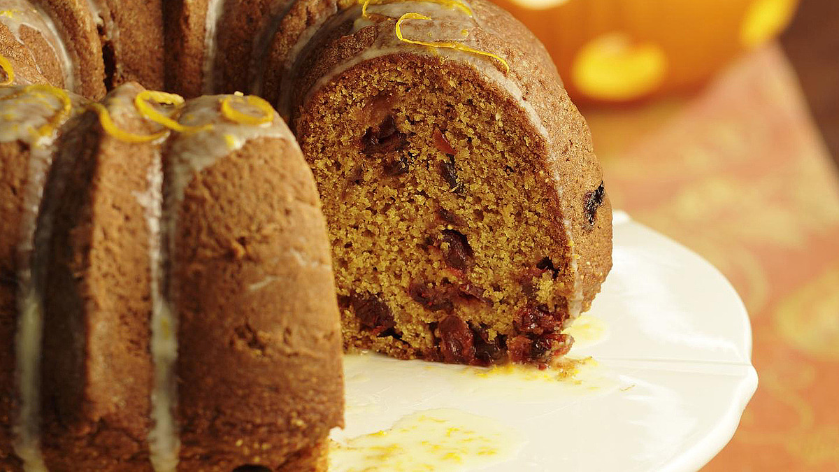 Pumpkin cake with dried cranberries
