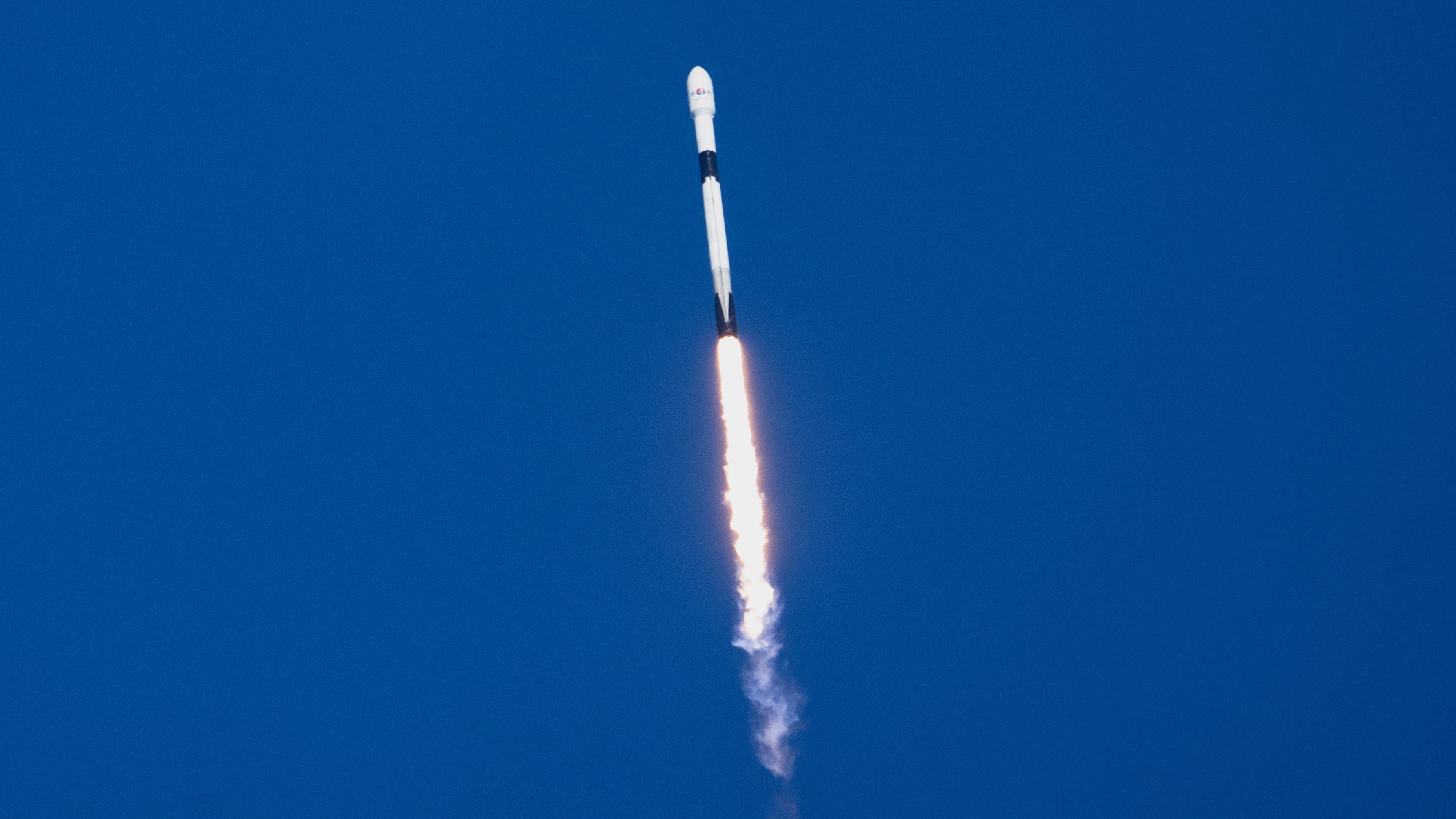 A SpaceX Falcon 9 rocket launches from Cape Canave