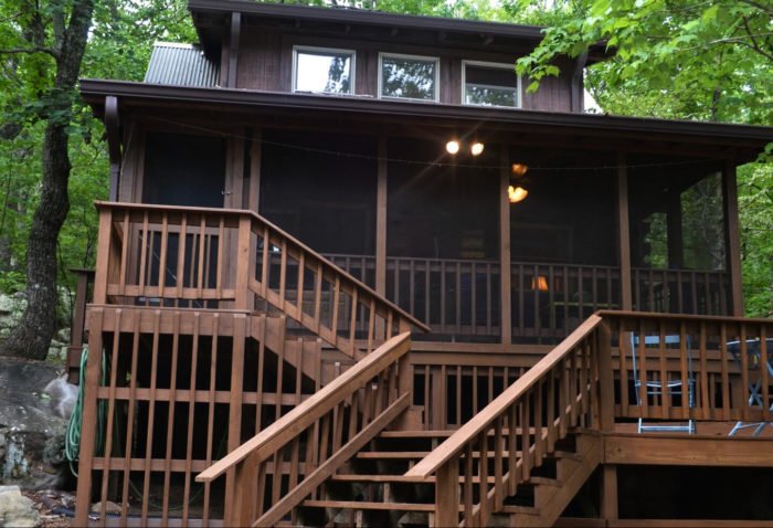 Stay In This Cozy Little Mountain Cabin In Alabama For Less Than $80 Per Night
