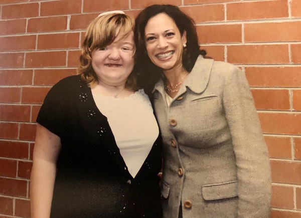 Lili and her aunt, Senator Kamala Harris.