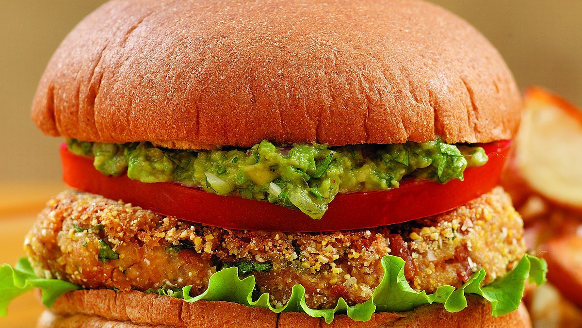 Bean burgers with spicy guacamole