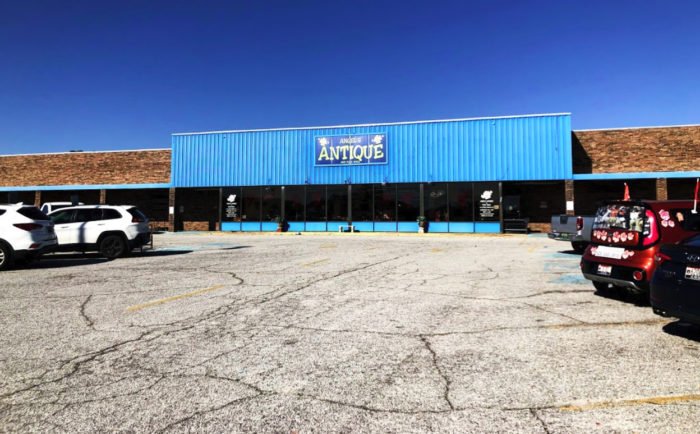 Absolutely Gigantic, You Could Easily Spend All Day Shopping At Angel''s Antique And Flea Mall In Alabama