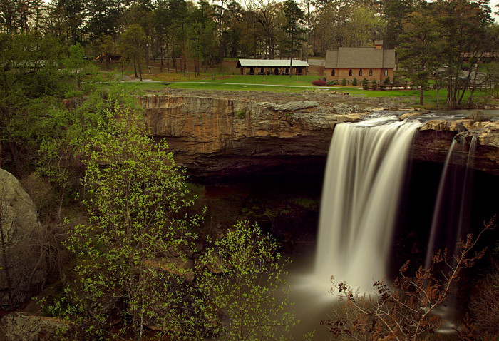 8 Enchanting Urban Waterfalls That Everyone In Alabama Should Visit