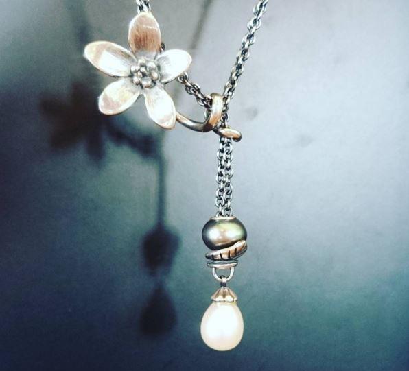 Fantasy Necklace with white pearl, pendant and beads