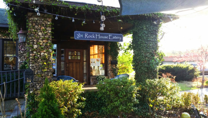 Nestled Among Trees, Rock House Eatery Is The Best Place To Get A Home-Cooked Meal In Alabama