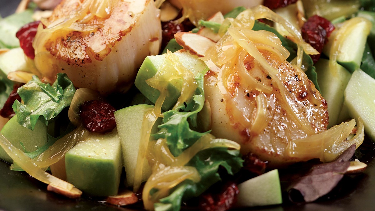 Curried scallop-apple salad