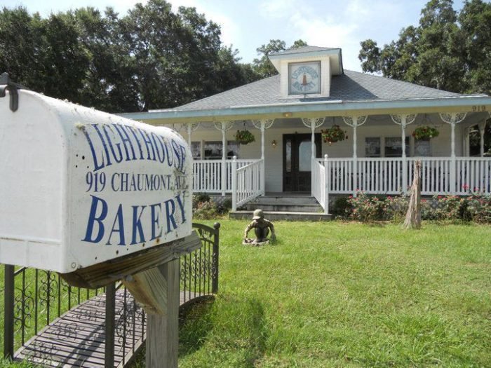 The Island Bakery In Alabama That Serves The Best Cinnamon Rolls Ever