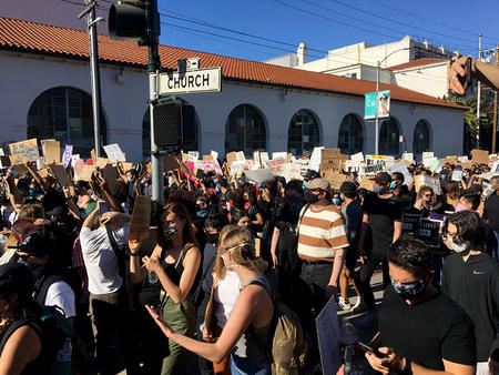 Protesters gathered in front of Mission High School on Wednesday, June 3 begin to march. Laura Wenus / Public Press