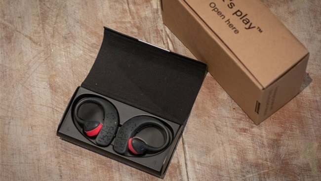 FIRST LOOK: Earshots Bluetooth Headphones