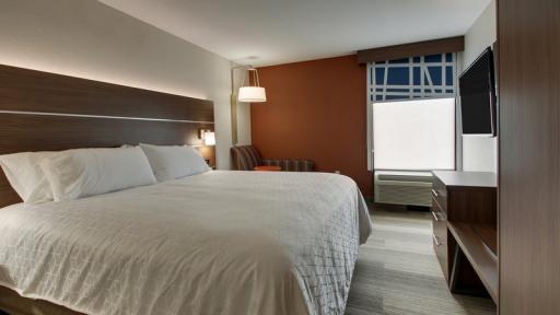 Holiday Inn Express Voorhees - Mt. Laurel Hotel King bed