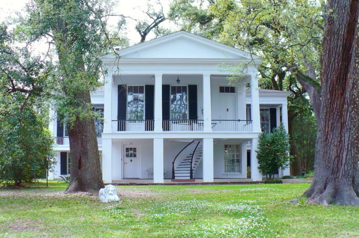 Travel Back In Time With A Visit To This Historic Mansion In Alabama