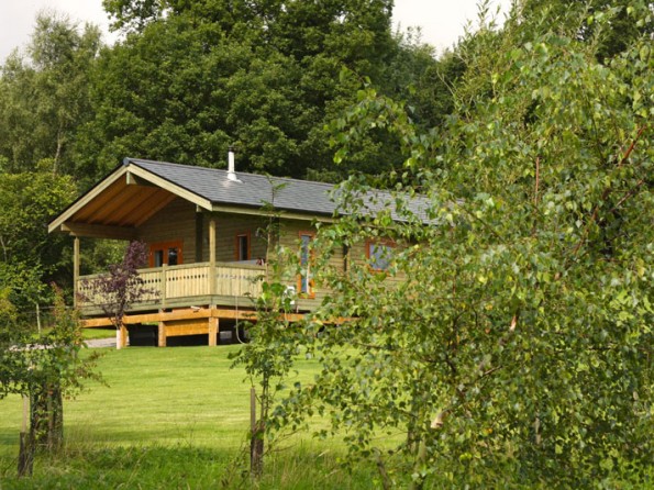 Log cabin with hot tub in Yorkshire
