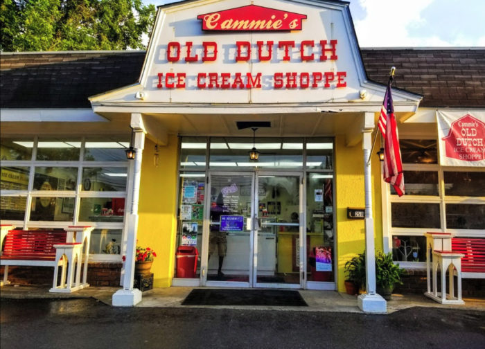 Cammie''s Old Dutch Ice Cream Shoppe''s Banana Split Is One Of The Best Sundaes In Alabama