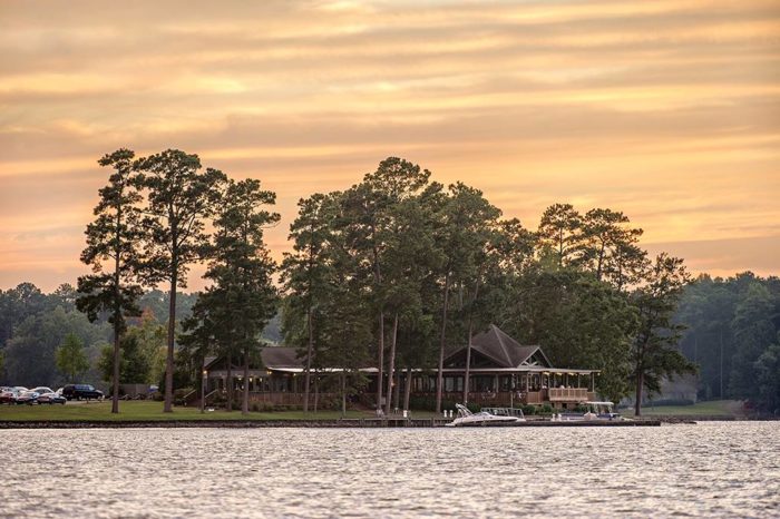 You Can Arrive By Boat To These 7 Restaurants In Alabama