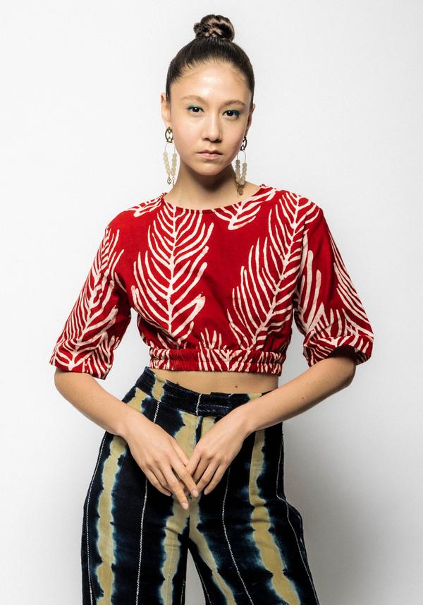 Red And White Palm Leaf Cotton Hand-Batik Ngaa Cropped Top