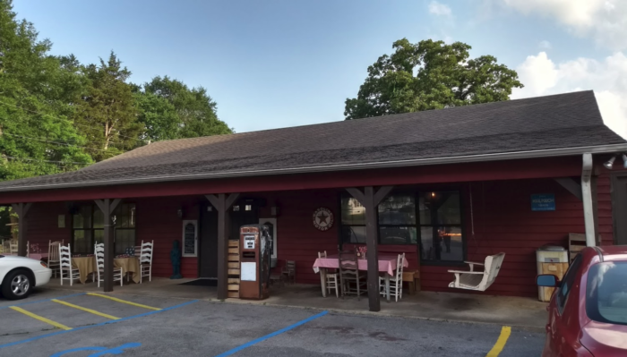 Enjoy Old Fashioned Southern Cuisine At This Rural Restaurant In Alabama