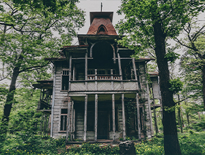 Hear haunted house stories from working agents.