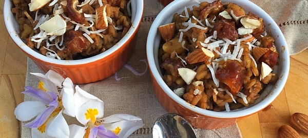 Nutty grain pudding in bowls