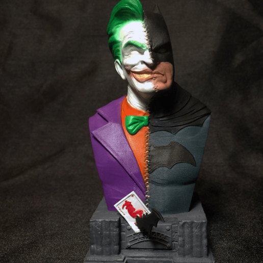 Batman vs Joker Bust by Thundertoy