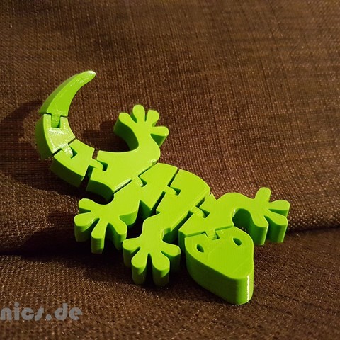 Flexi Articulated Gecko by JTronics