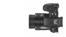 Leica rebadges Panasonic compact as the new V-Lux 5