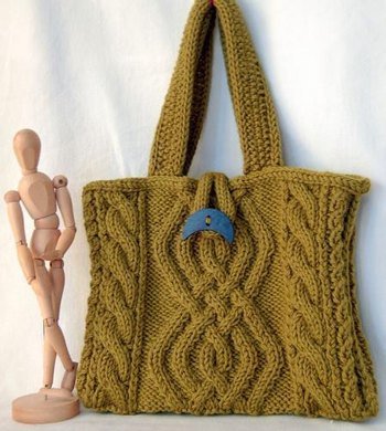 16 bags and purses to knit and crochet - 7 FREE patterns!